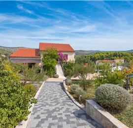 6 bedroom villa with pool in Milna, Brac Island sleeps 11